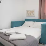 Lydia'S Apartment