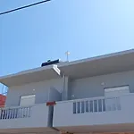 The Twins - Seaside Apartments - 1