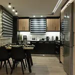 Stylishly Decorated House - Free Private Parking!