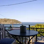 The Island House - Family Size Apt - Overlooking The Aegean - 3 Steps From The Beach