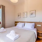 Gold Crest Home In Drapanias Beach, Nopigia