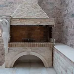 Two-Bedroom Home With Spa And Bbq, Oasis Suites