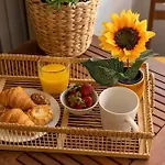 Luxury Town Center Suite, A1