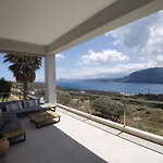 2-Bedroom, Sea-View Apartment - Balcony In Heaven!