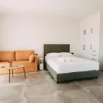 Glamorous Studio Near Center