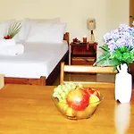 Mat Old Town Apartments Σ