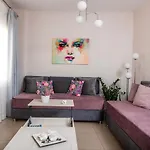 Luxury Town Center Suite Apt A2