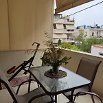 Modern Apartment Near Airport, Port & Beach