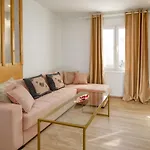 Central Art Maisonette By Estia