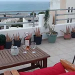 Comfy Apartment Near The Sea