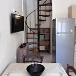 Kostas House