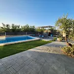 Villa Sheila With Private Pool