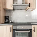 Modern & Stylish Flat For Friends & Couples