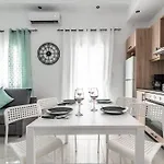 Modern & Stylish Flat For Friends & Couples