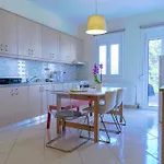 Bright Apt Close To The Beach