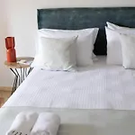 Oniropetra Luxury Suites