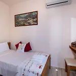 Snug Holiday Home In Pagkalohori