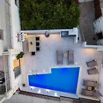 Marvelous New Luxury Villa With Heated Pool!