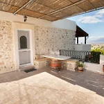Eirini'S Traditional House