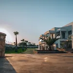 Grand White Apartments