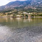 Tholos Alexandra'S Beachfront House