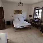 Dedalos N2 Mountain View Apartment-30 Metres From The Beach