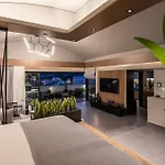 The Sand City Apartment With Outdoor Hot Tub