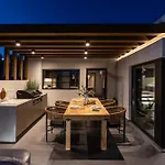 The Sand City Apartment With Outdoor Hot Tub