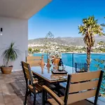 Paradise Deluxe Apartment On The Sea