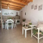 Julia'S Holiday House
