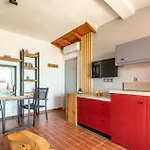 City Loft Near The Airport With Seaview