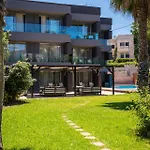Icarus Hotel