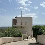 Ion Villa - Xirokampi