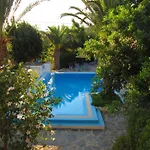 Oasis Apartments & Rooms