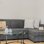 Lavris Seaside Apartment