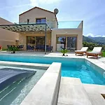 Villa Silentium Olia By Posarellivillas