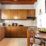 Lovely Maisonette In The Village