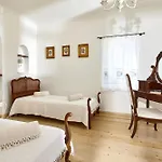 Orelia Cretan Deluxe Apartments