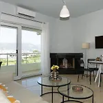 Steps From The Sea Modern Apartment!