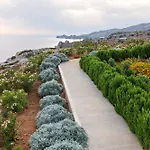 Seafront Luxury Villa With Infinity Pool & Devine Views!
