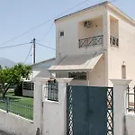 Anna'S House