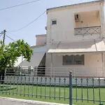 Anna'S House