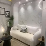 Khroma Luxury Suite 4 Beach Front Apartment