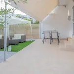 Elia Apartment - A Charming Family Home With Private Garden