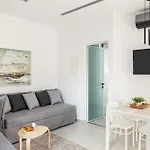 Cozy Corner Luxury Apartments