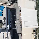 Skipper Beachfront Suites