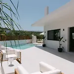 Emerald Harmony Villa With Private Pool & Jacuzzi