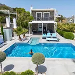 Achlia Beach Villa