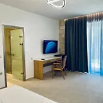 Lili Hotel