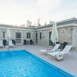 The Center Of Crete - Ioulia